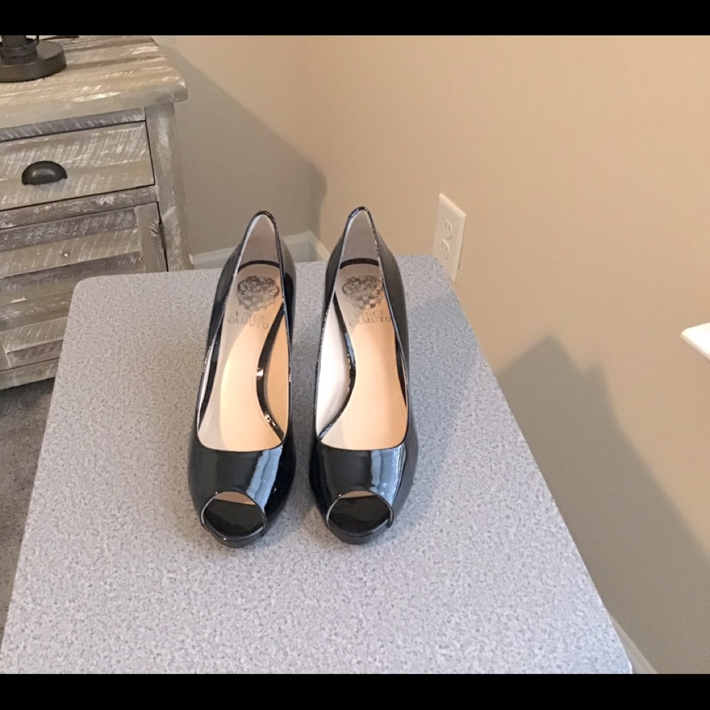Vince Camuto Peep Toe Pump